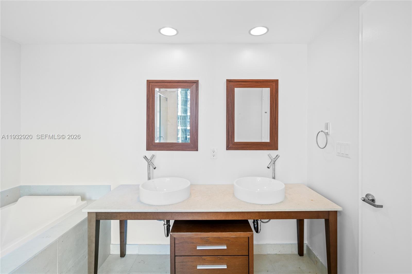 495 Brickell Ave #4011, Miami FL 33131