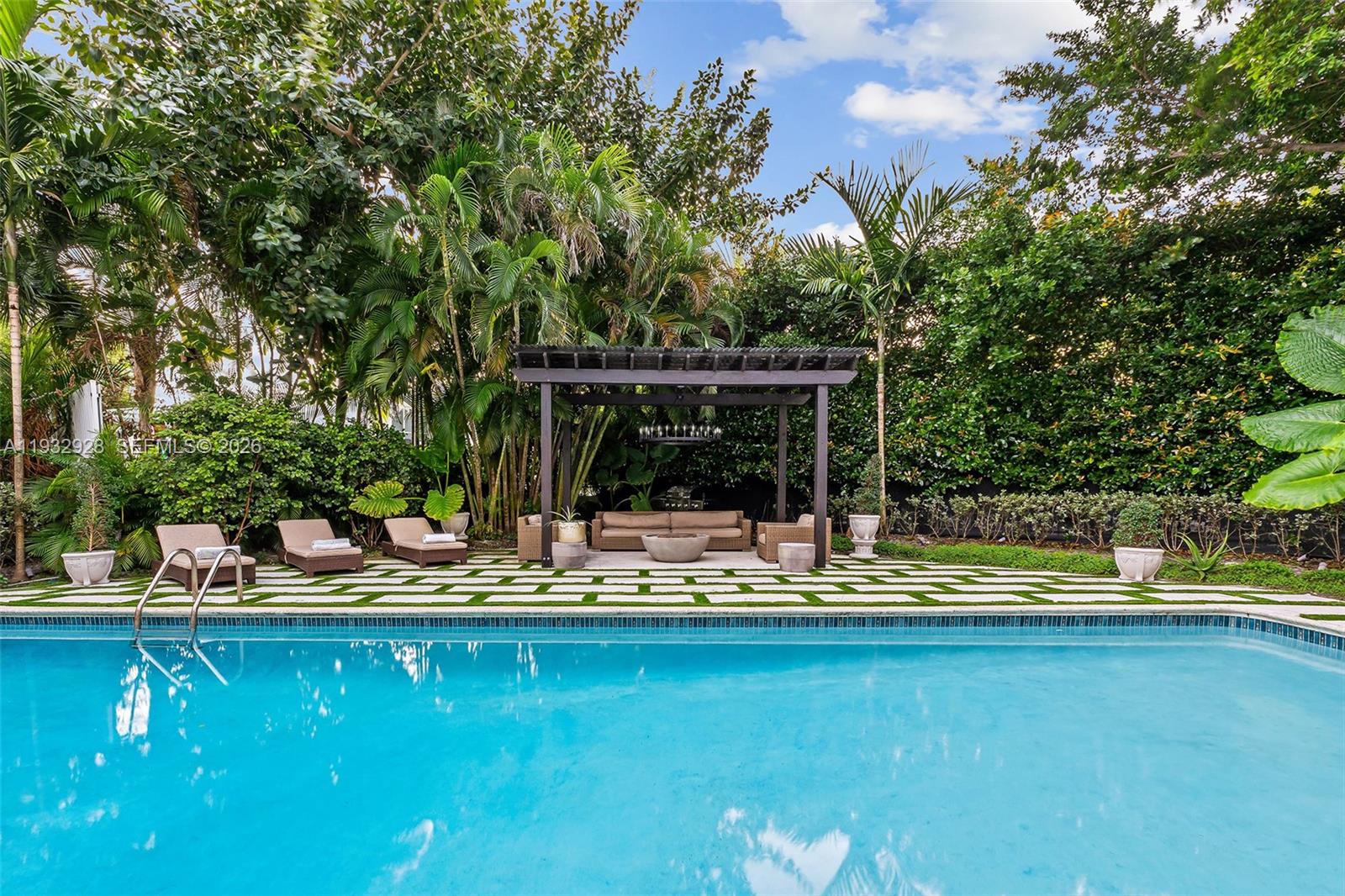 680 Buttonwood Ln, Miami FL 33137