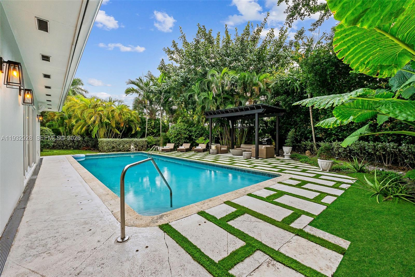 680 Buttonwood Ln, Miami FL 33137