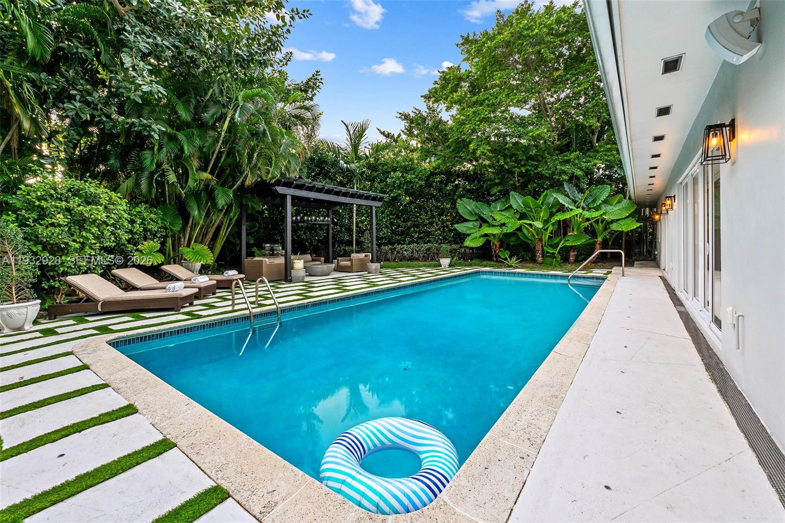 680 Buttonwood Ln, Miami FL 33137
