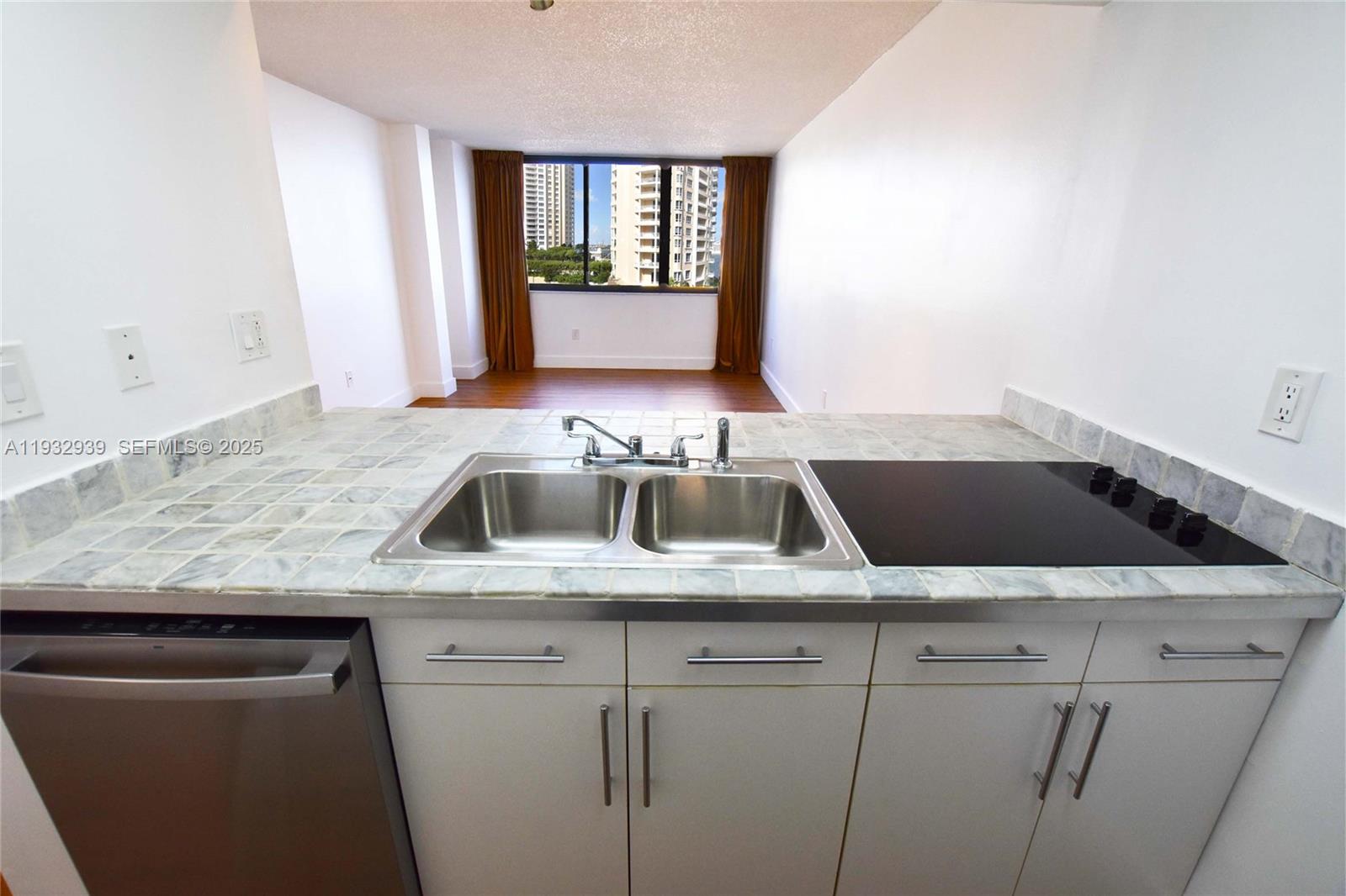540 Brickell Key Dr #826, Miami FL 33131
