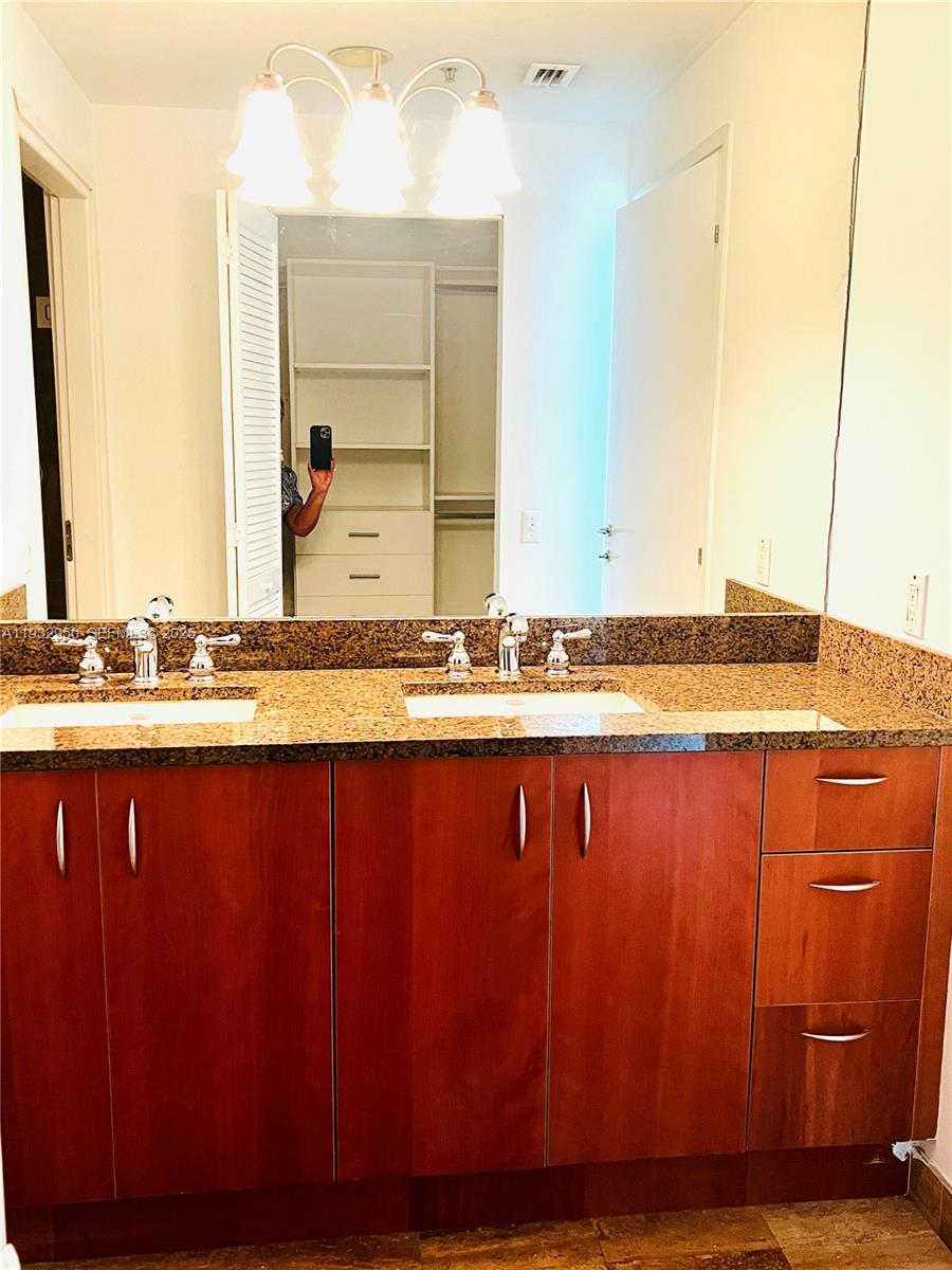 300 S Biscayne Blvd #T-2912, Miami FL 33131