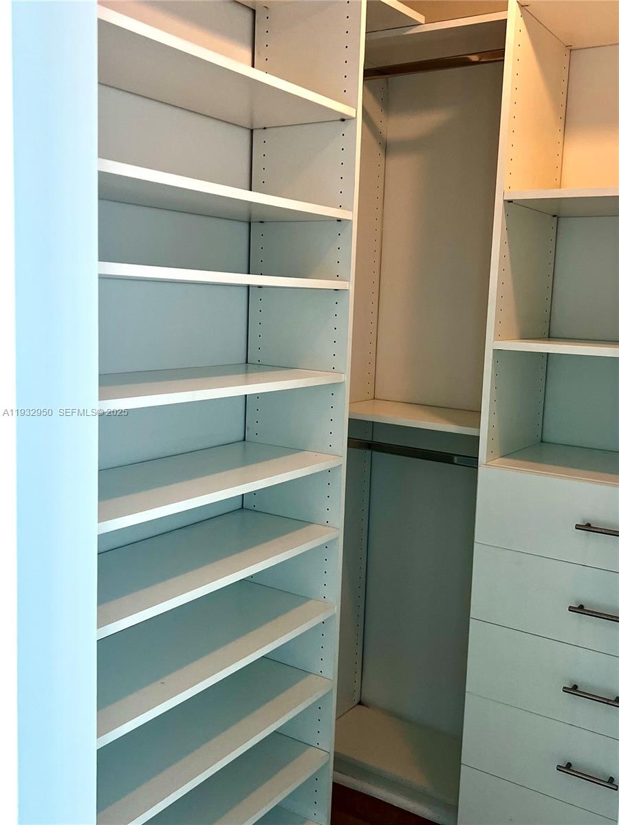 300 S Biscayne Blvd #T-2912, Miami FL 33131