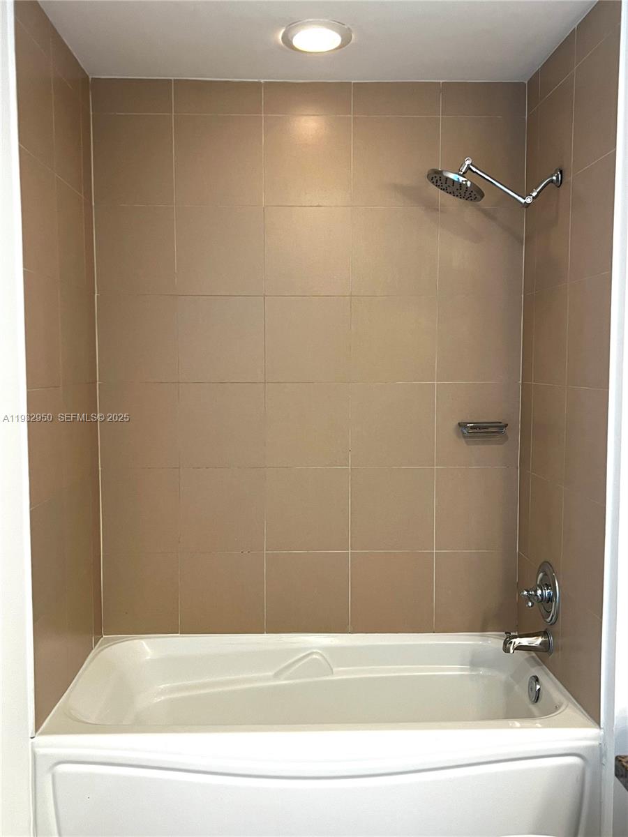 300 S Biscayne Blvd #T-2912, Miami FL 33131