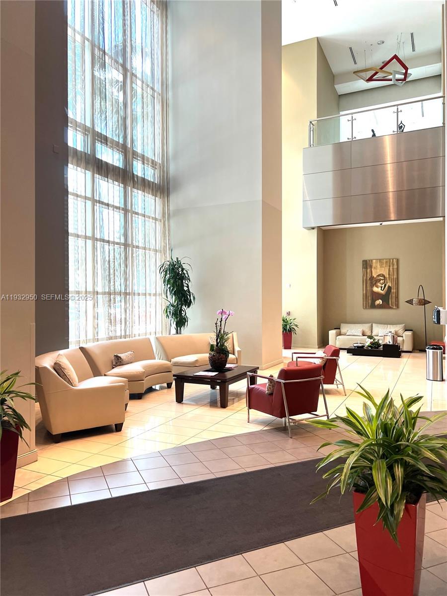 300 S Biscayne Blvd #T-2912, Miami FL 33131