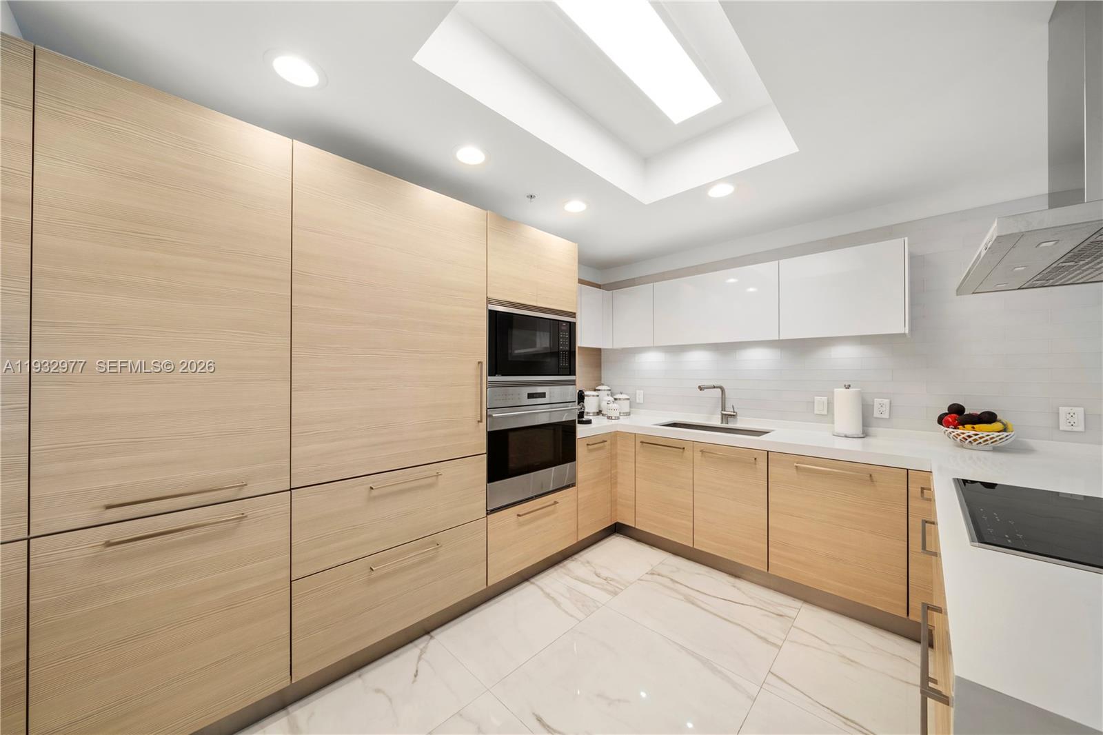 17111 Biscayne Blvd #803, North Miami Beach FL 33160