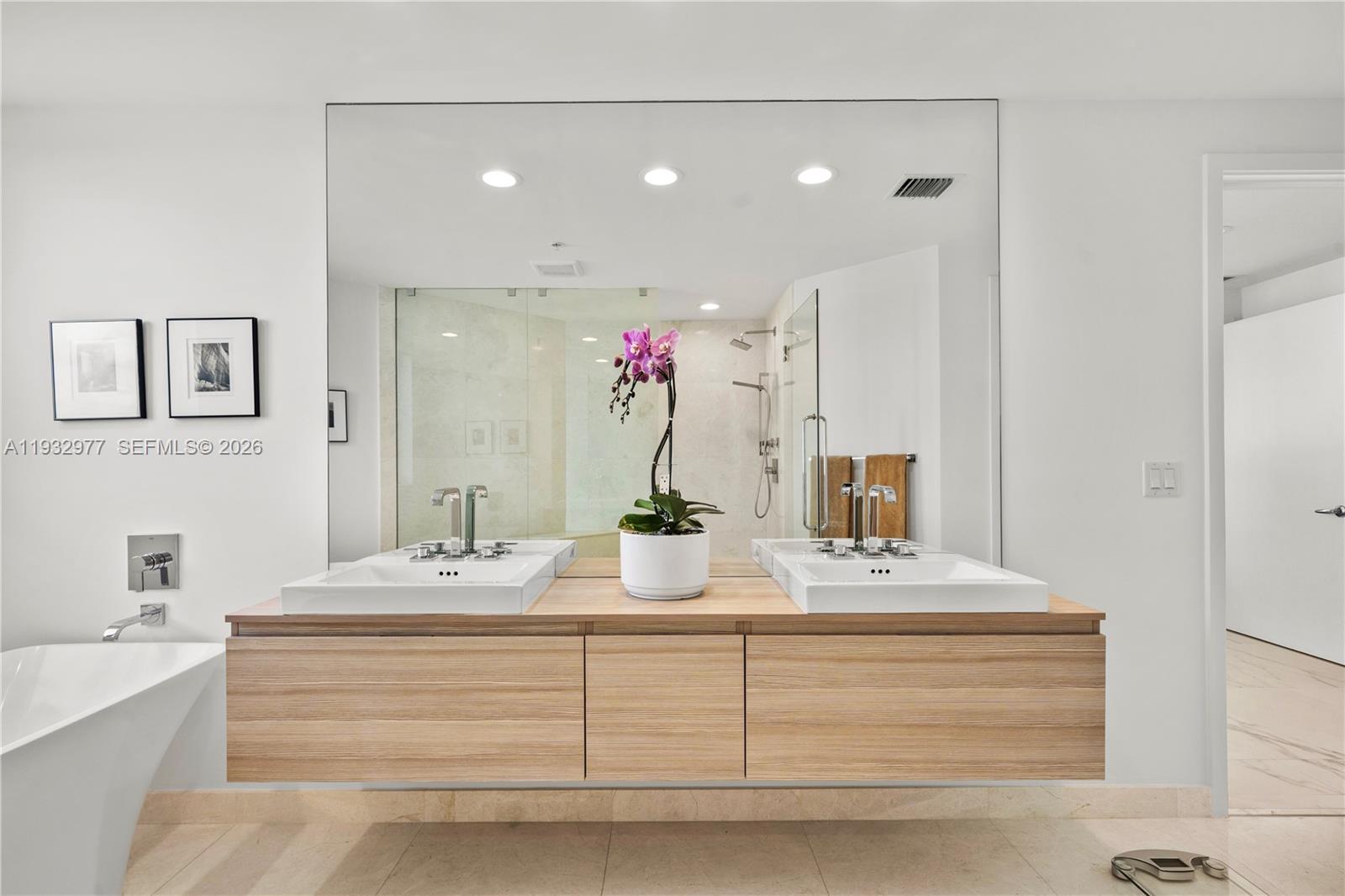 17111 Biscayne Blvd #803, North Miami Beach FL 33160
