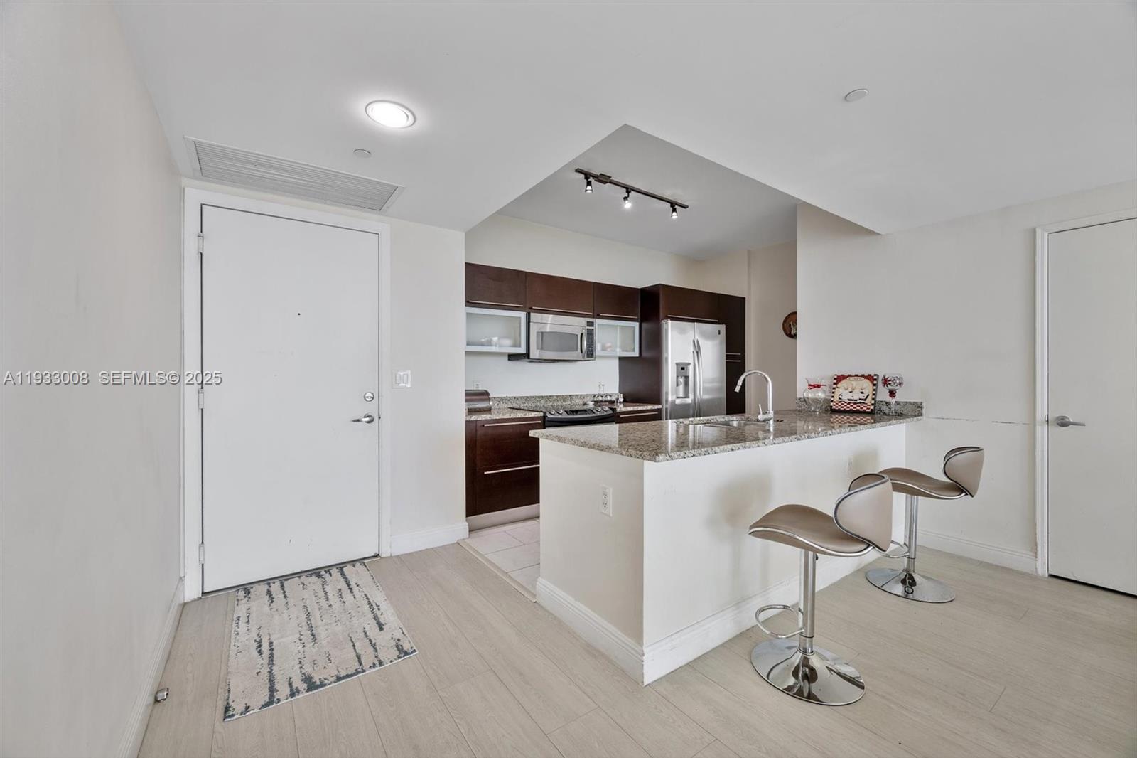 951 Brickell Ave #1806, Miami FL 33131