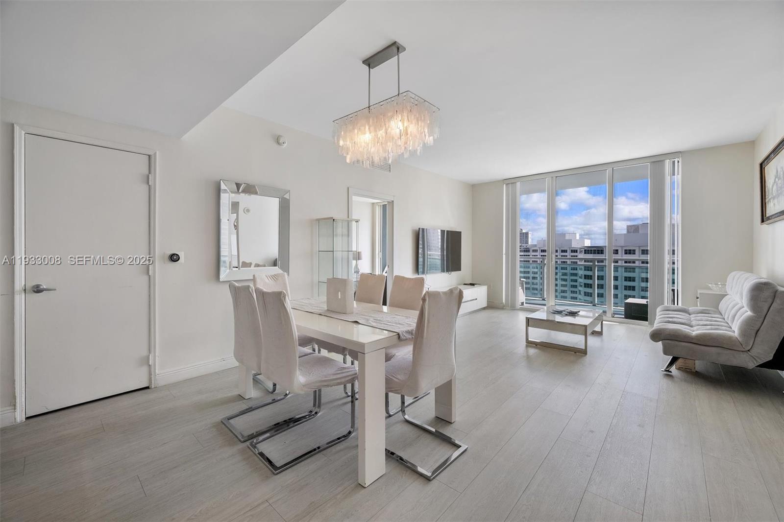 951 Brickell Ave #1806, Miami FL 33131