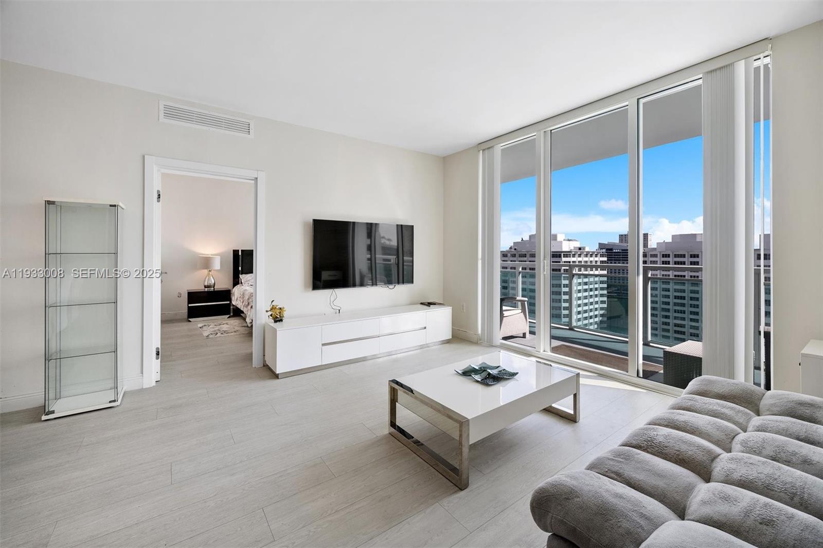 951 Brickell Ave #1806, Miami FL 33131