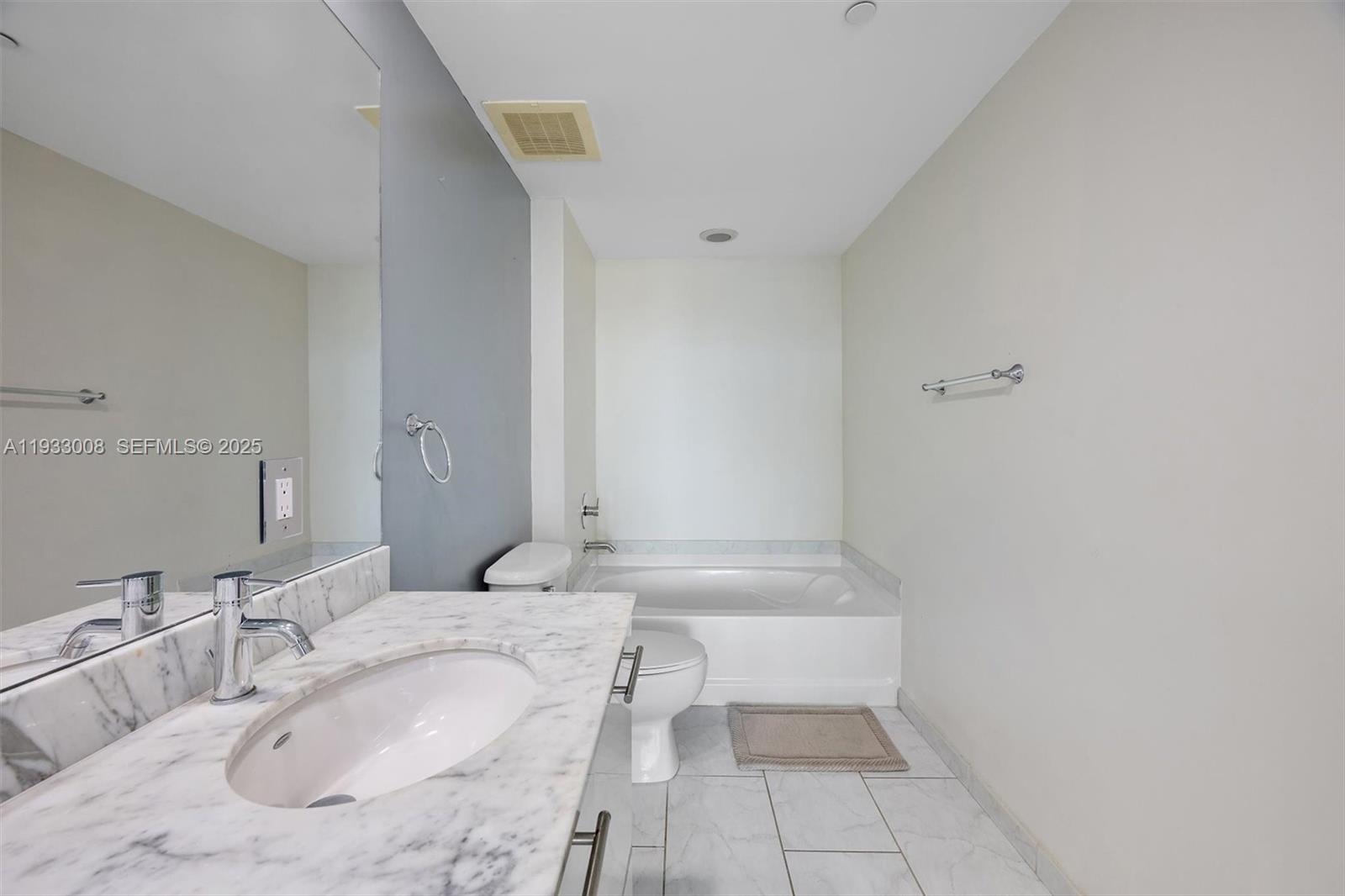 951 Brickell Ave #1806, Miami FL 33131