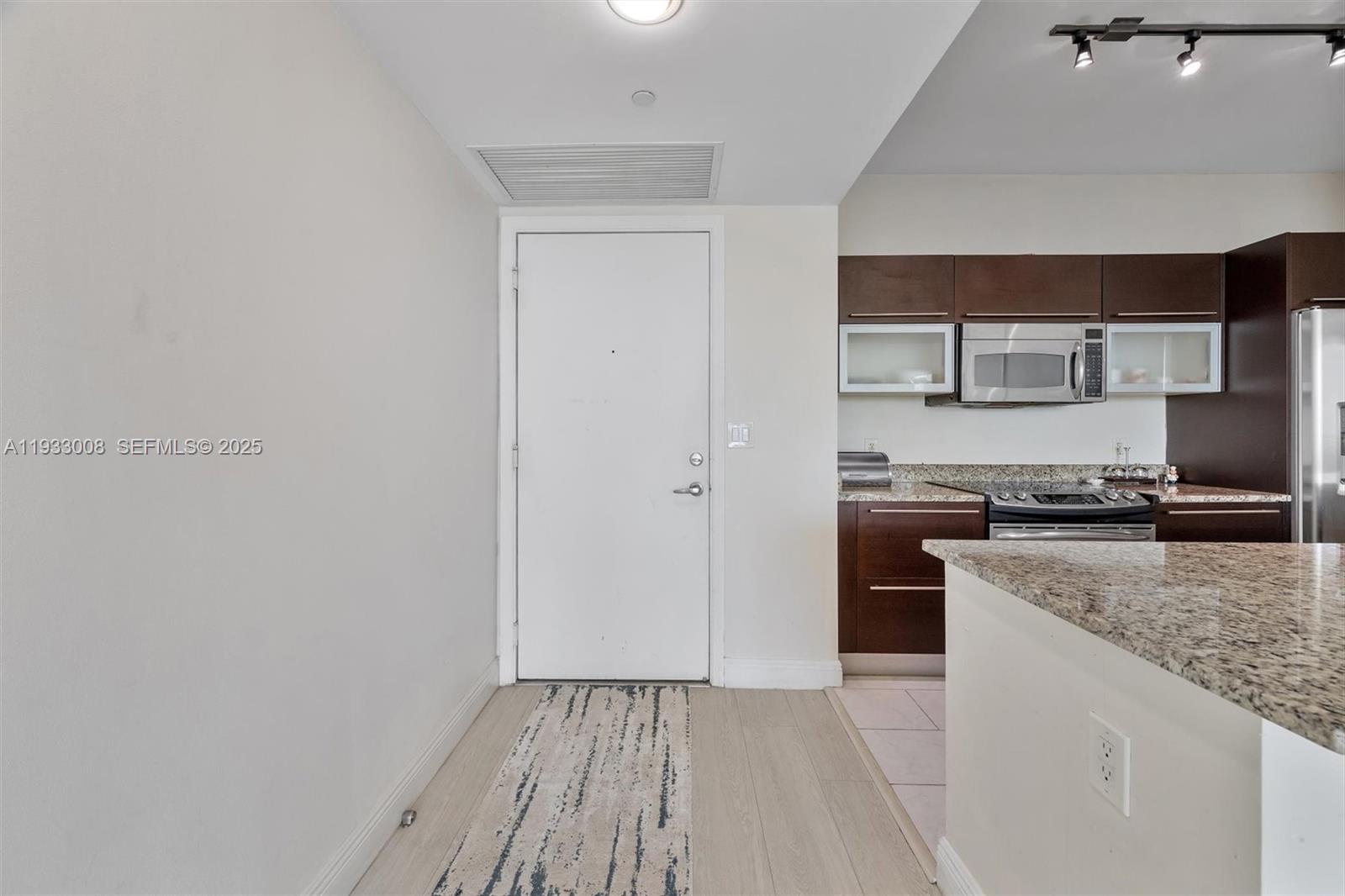 951 Brickell Ave #1806, Miami FL 33131