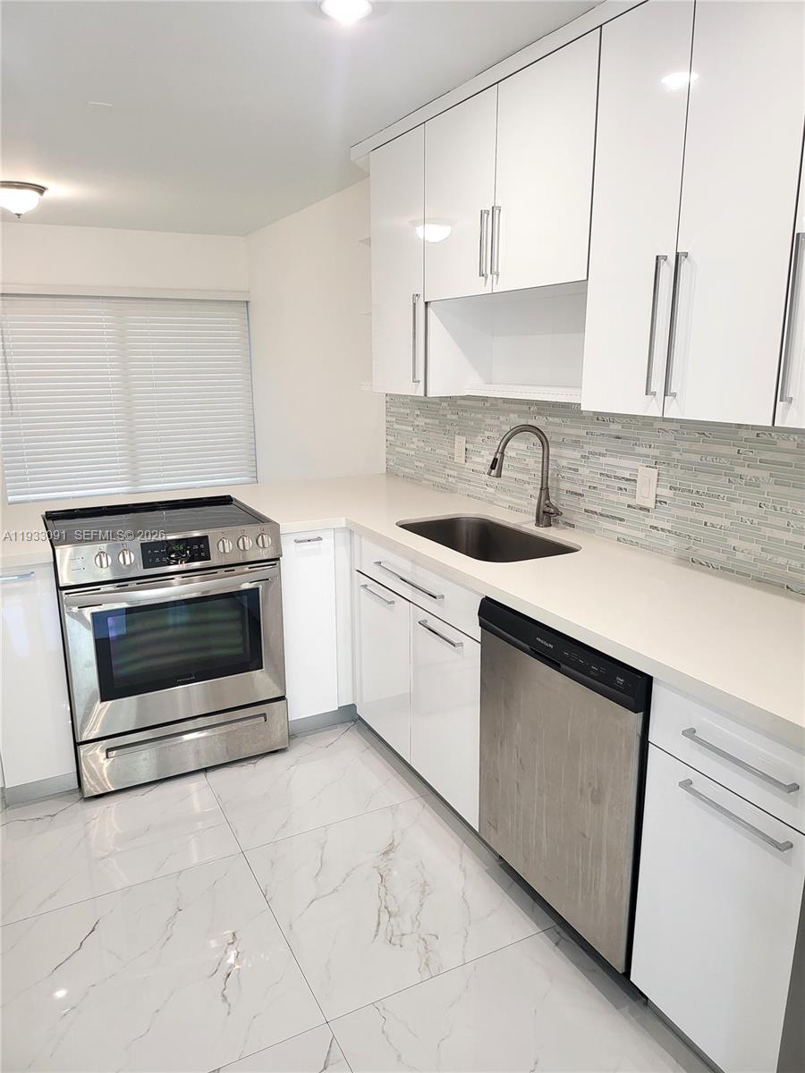 9723 N New River Canal Road #416, Plantation FL 33324