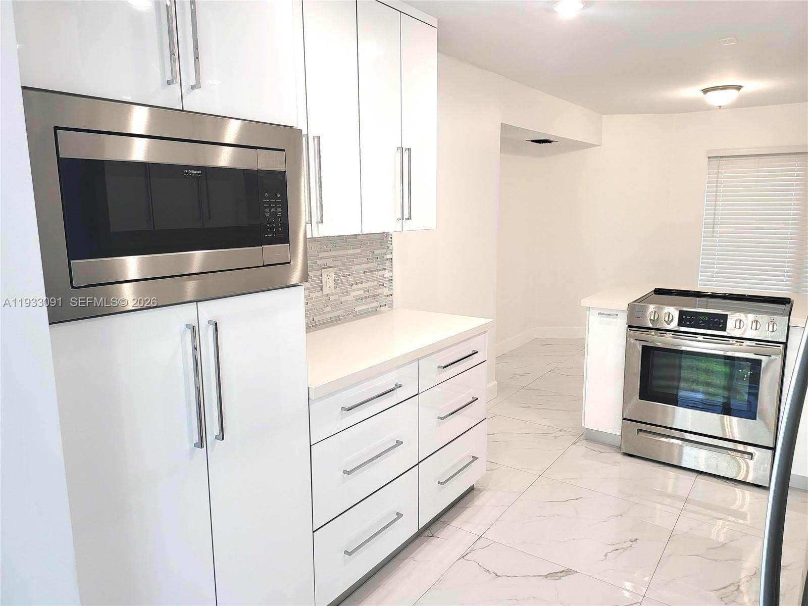 9723 N New River Canal Road #416, Plantation FL 33324