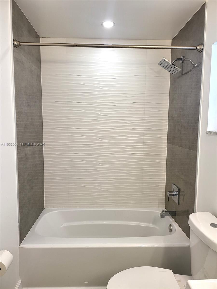 9723 N New River Canal Road #416, Plantation FL 33324