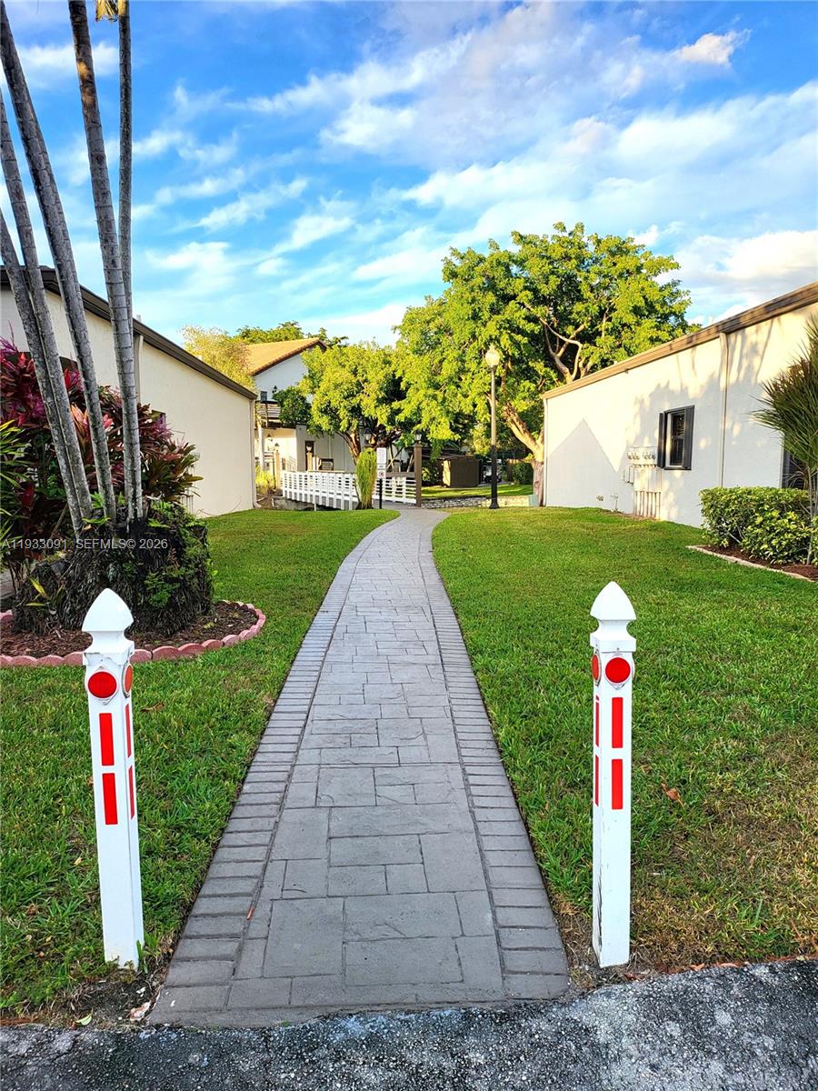 9723 N New River Canal Road #416, Plantation FL 33324