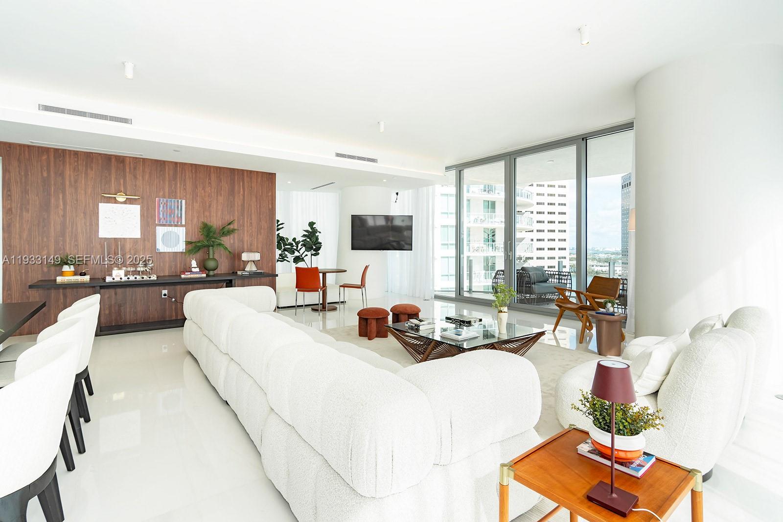 300 Biscayne Blvd Way #1901, Miami FL 33131