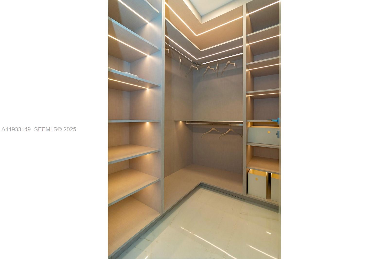 300 Biscayne Blvd Way #1901, Miami FL 33131