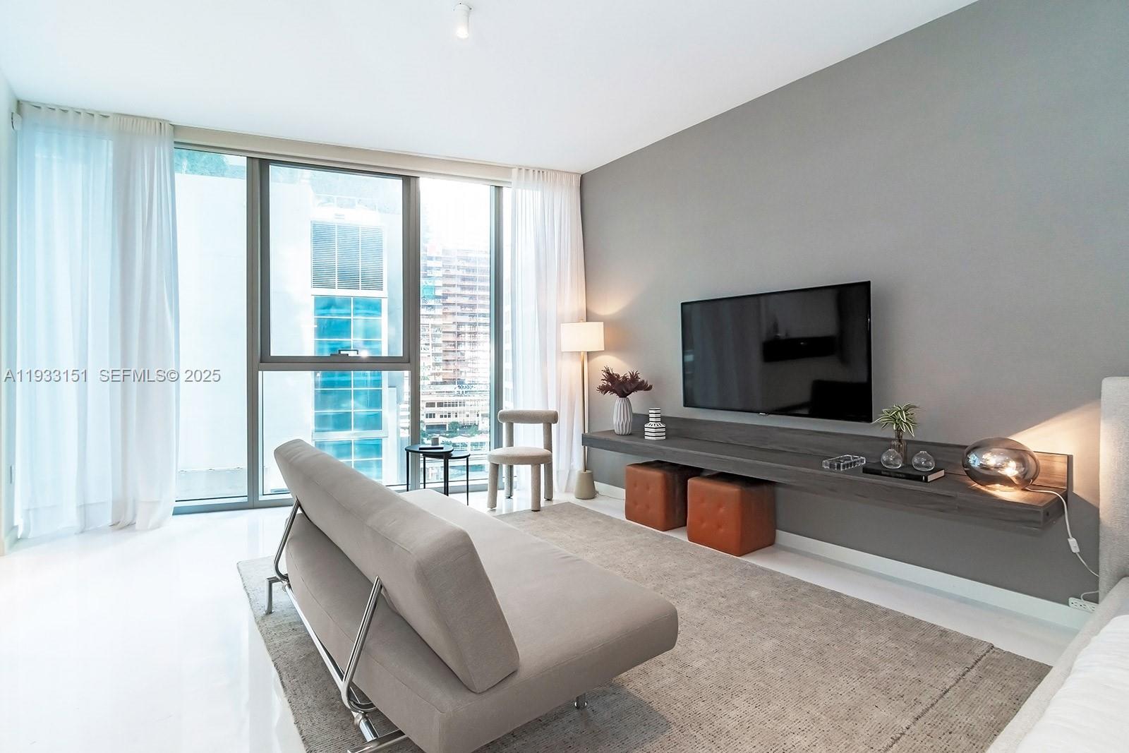 300 Biscayne Blvd Way #805, Miami FL 33131