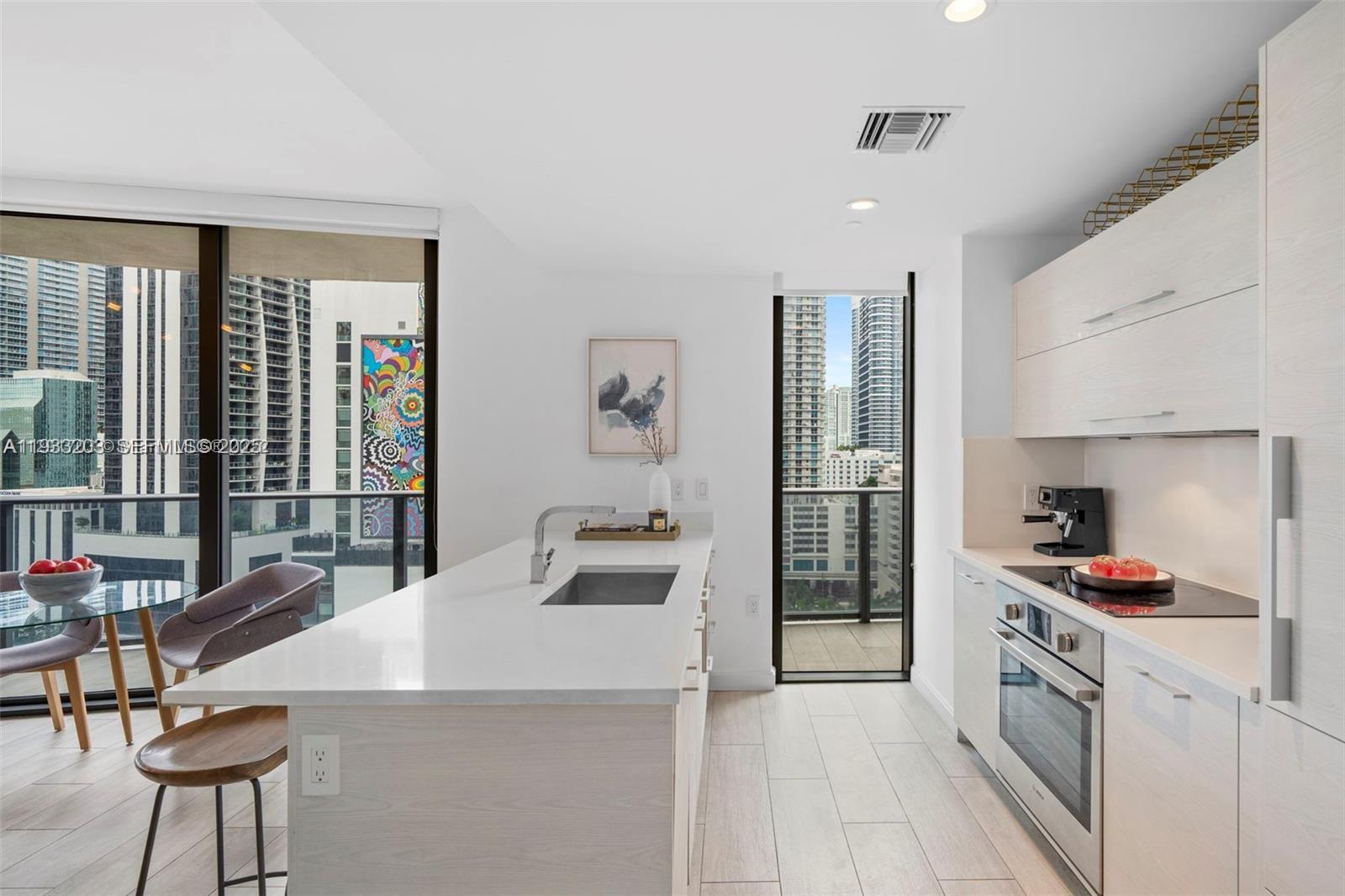 45 SW 9th St #1403, Miami FL 33130