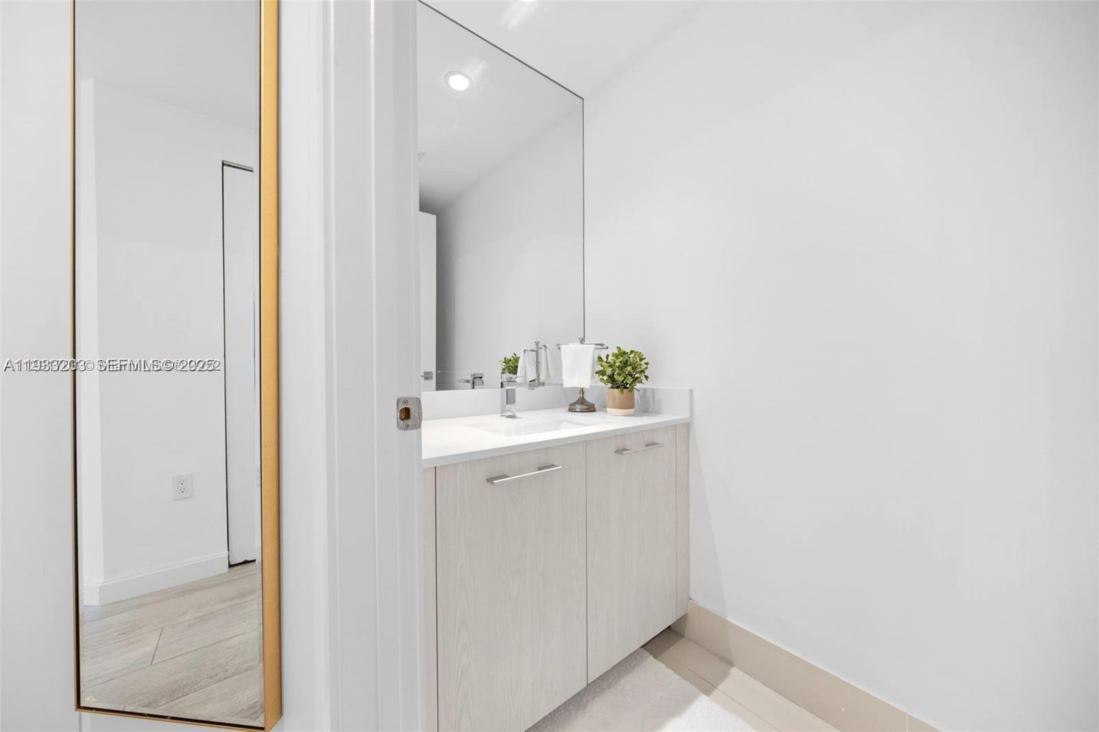 45 SW 9th St #1403, Miami FL 33130