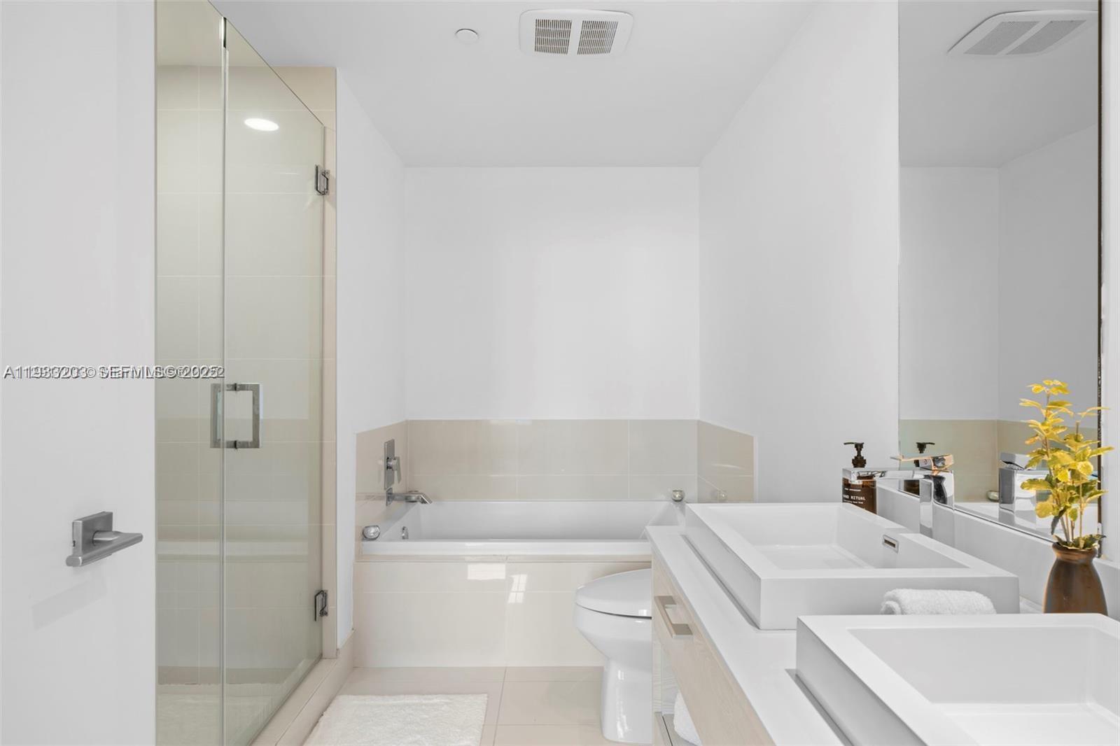 45 SW 9th St #1403, Miami FL 33130
