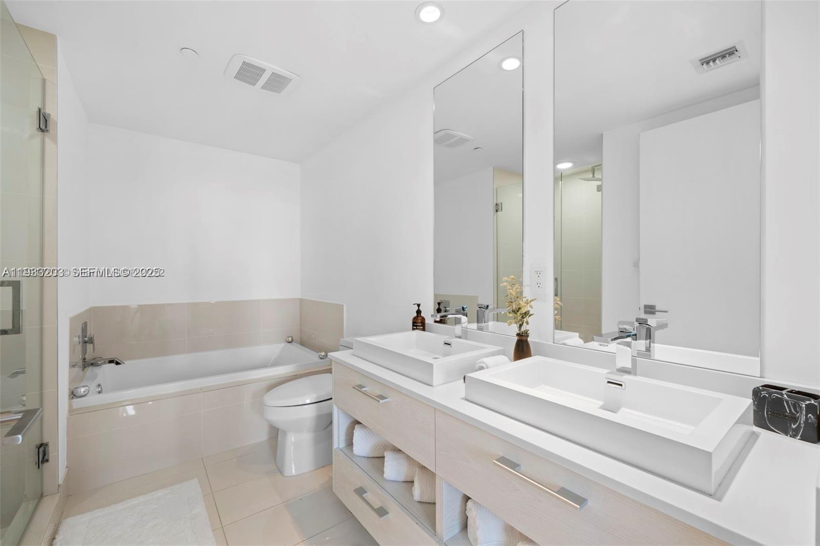 45 SW 9th St #1403, Miami FL 33130