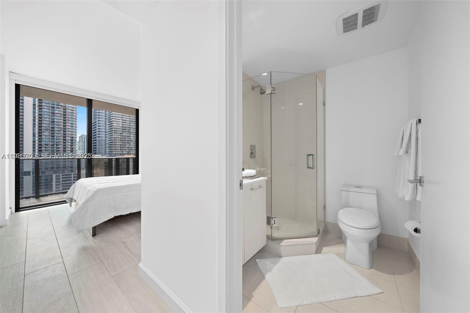 45 SW 9th St #1403, Miami FL 33130