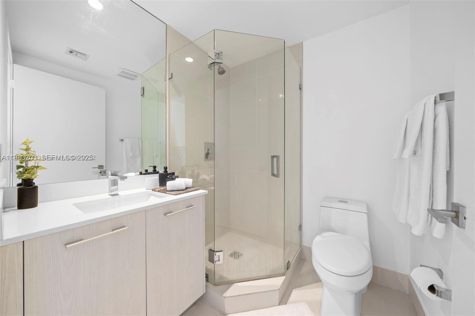45 SW 9th St #1403, Miami FL 33130