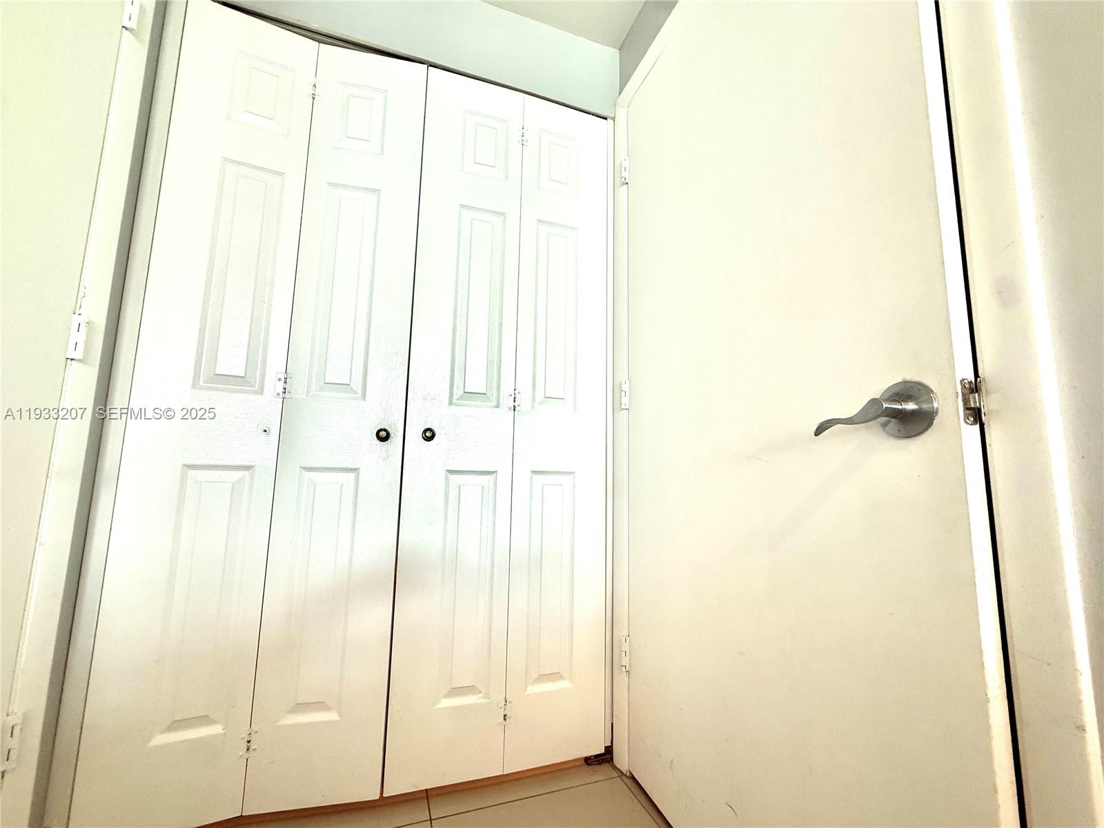 253 NE 2nd St. 2.2+ LRG DEN #3309, Miami FL 33132