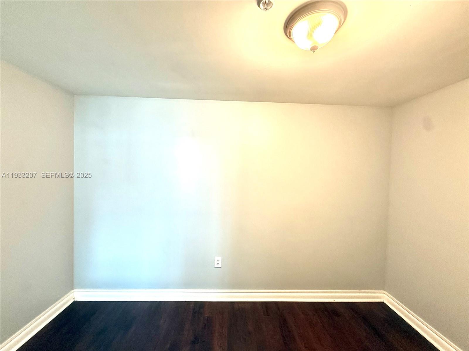 253 NE 2nd St. 2.2+ LRG DEN #3309, Miami FL 33132