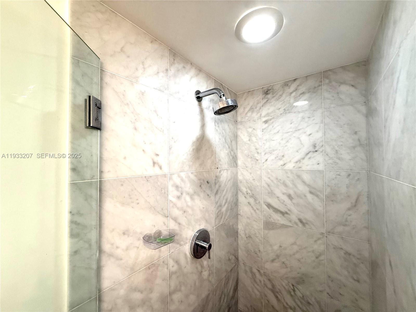 253 NE 2nd St. 2.2+ LRG DEN #3309, Miami FL 33132