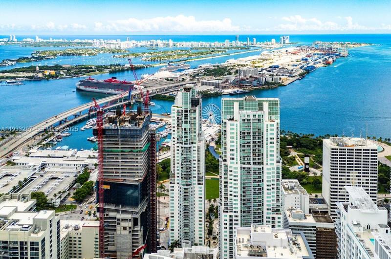 253 NE 2nd St. 2.2+ LRG DEN #3309, Miami FL 33132