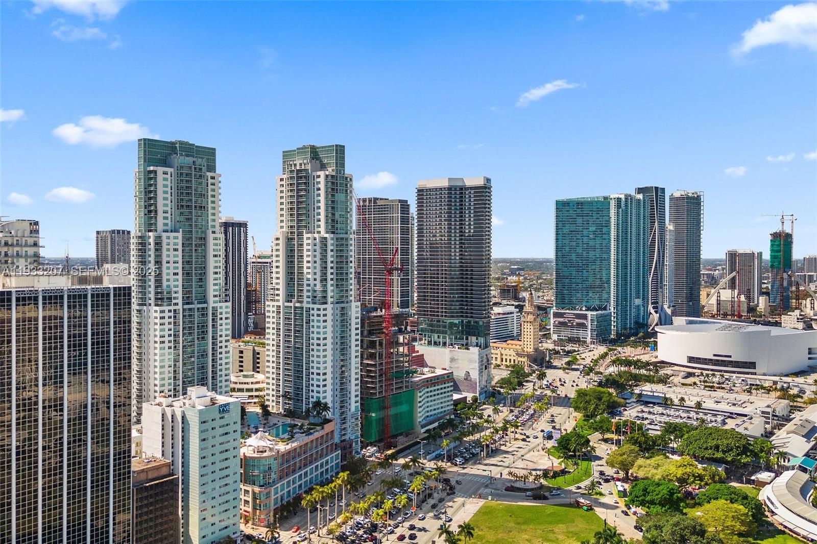 253 NE 2nd St. 2.2+ LRG DEN #3309, Miami FL 33132