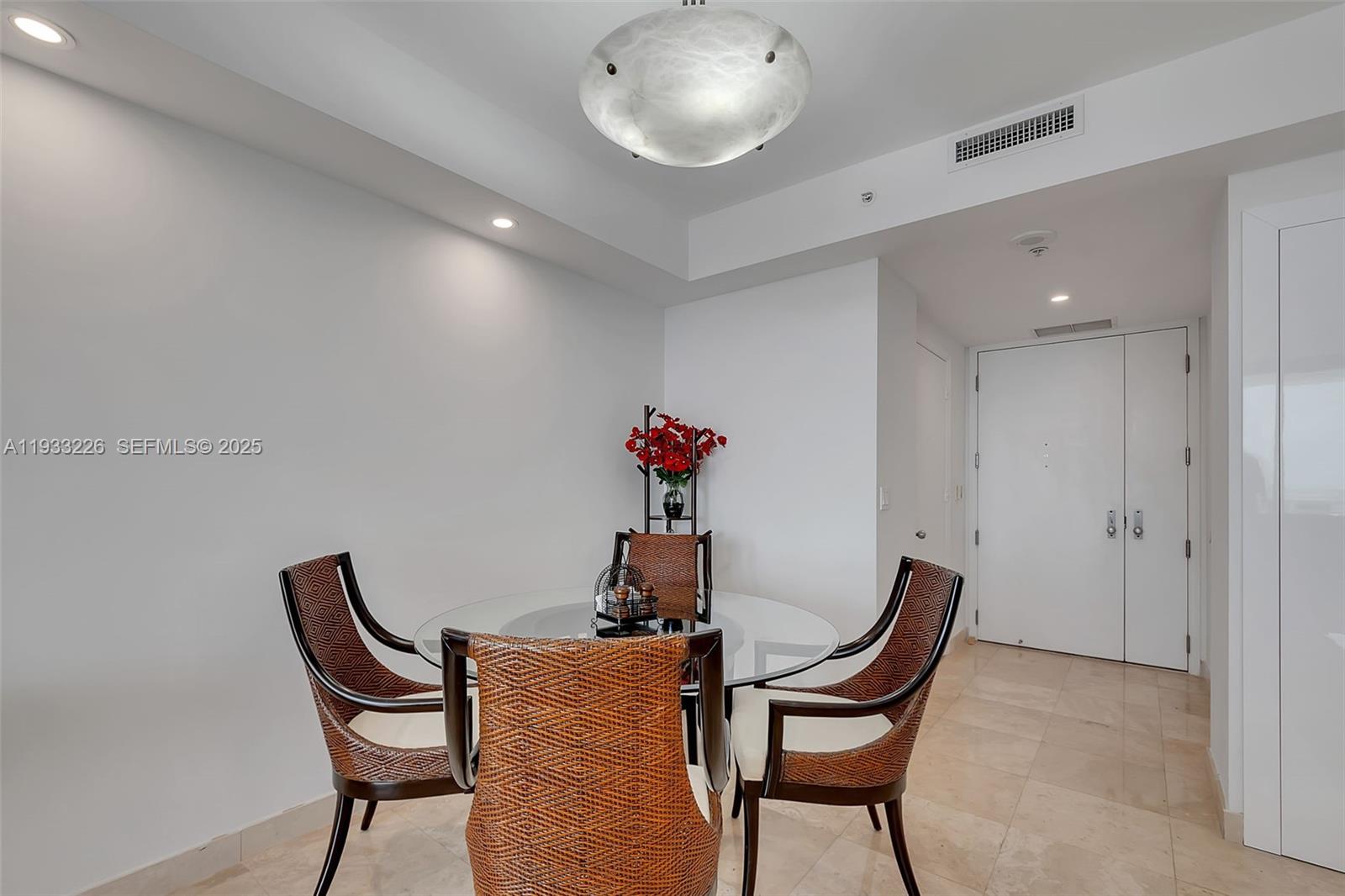 848 Brickell Key Dr #1803, Miami FL 33131