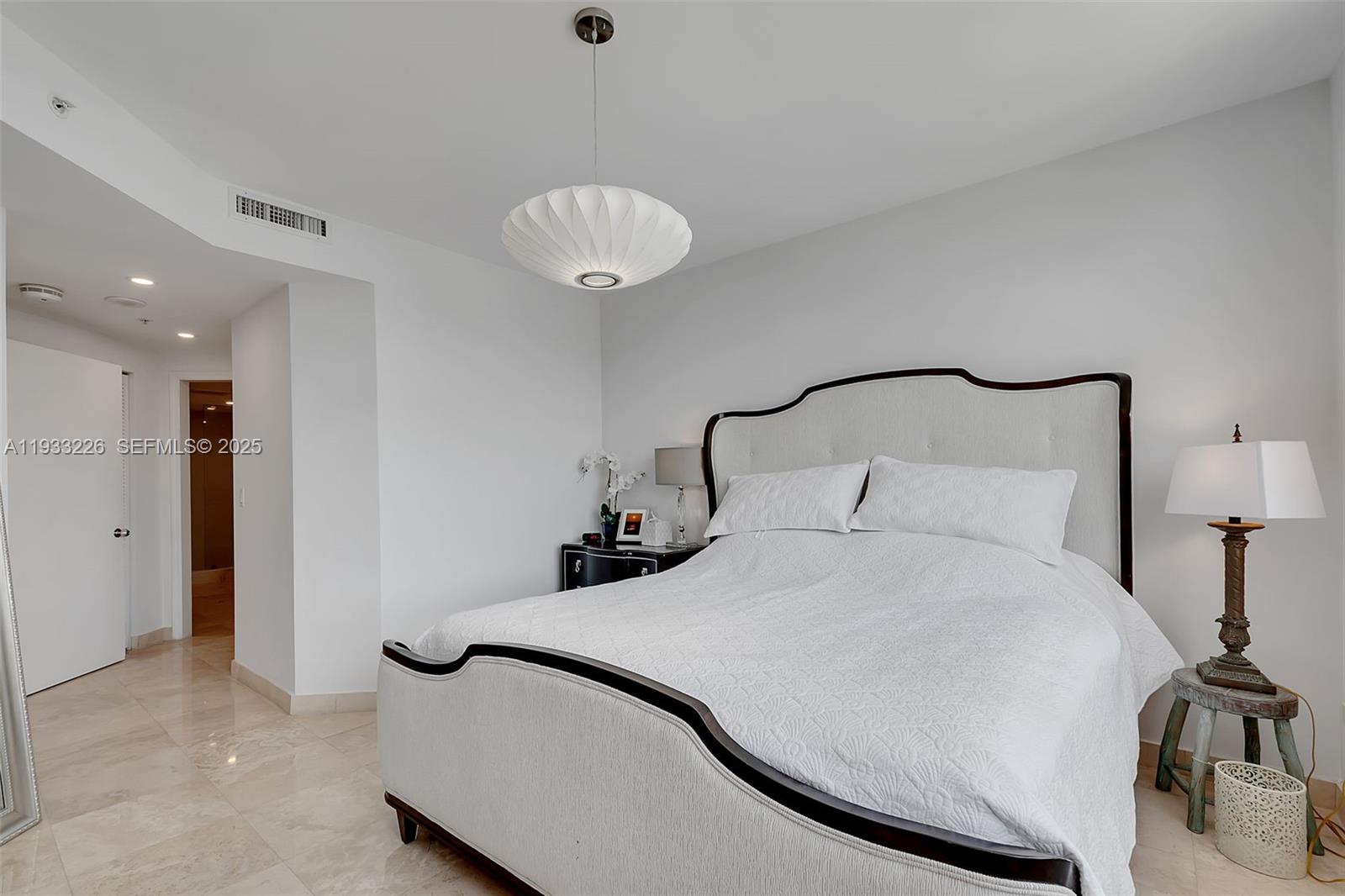 848 Brickell Key Dr #1803, Miami FL 33131