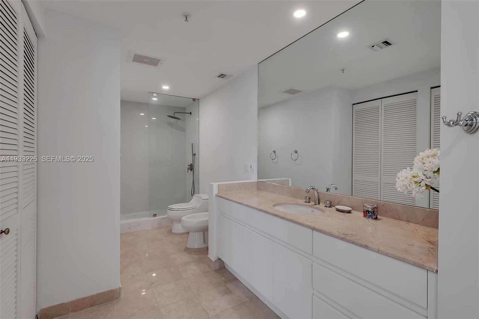 848 Brickell Key Dr #1803, Miami FL 33131