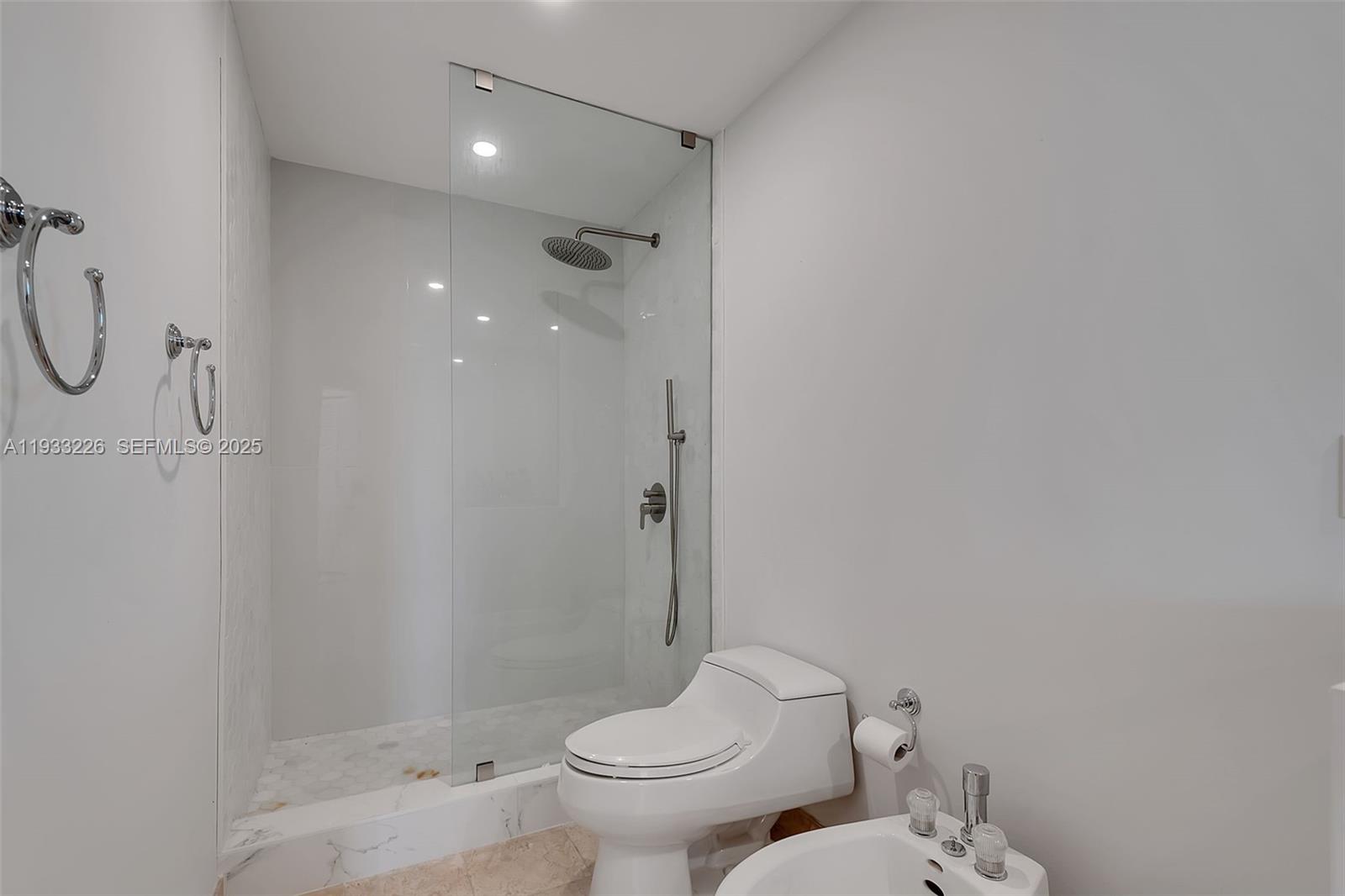 848 Brickell Key Dr #1803, Miami FL 33131