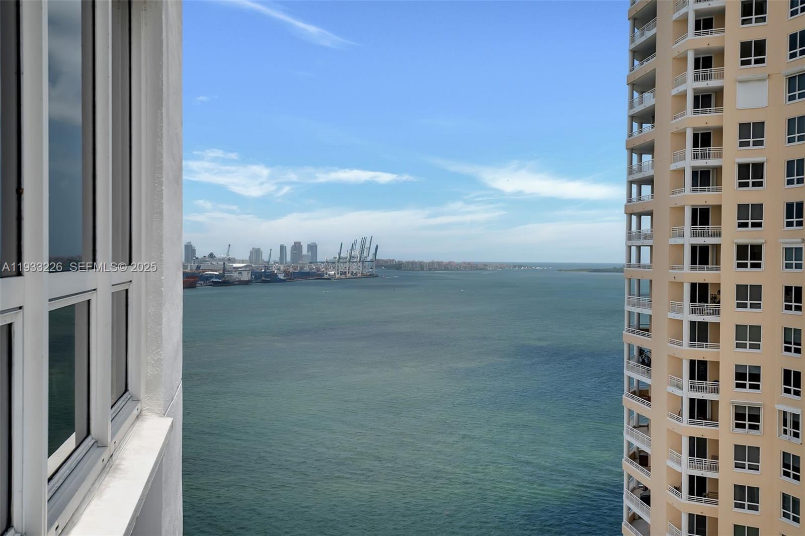 848 Brickell Key Dr #1803, Miami FL 33131