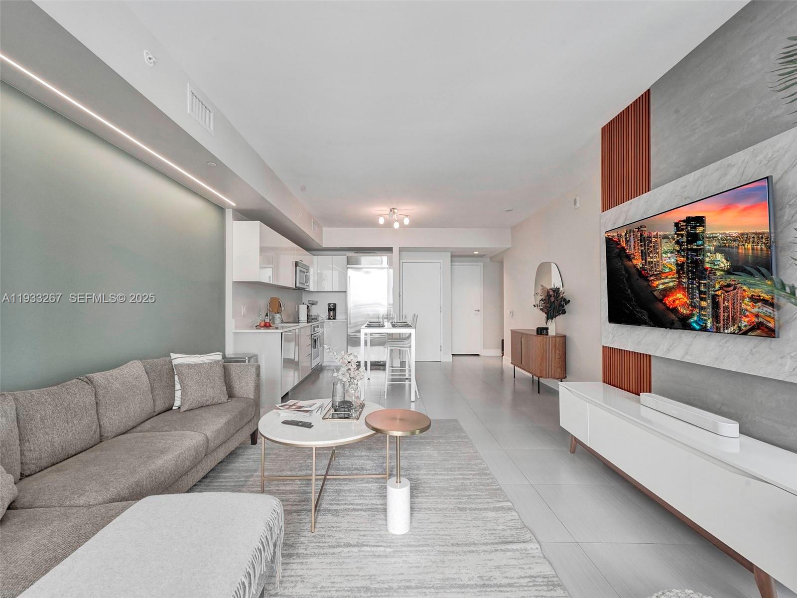 1300 Brickell Bay Dr #2109, Miami FL 33131