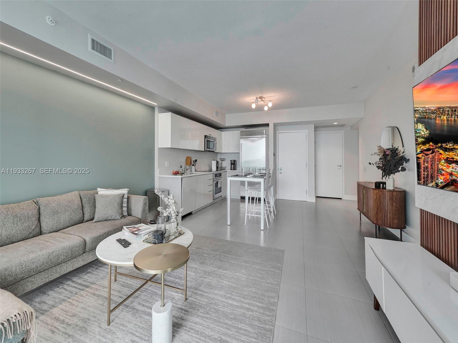 1300 Brickell Bay Dr #2109, Miami FL 33131