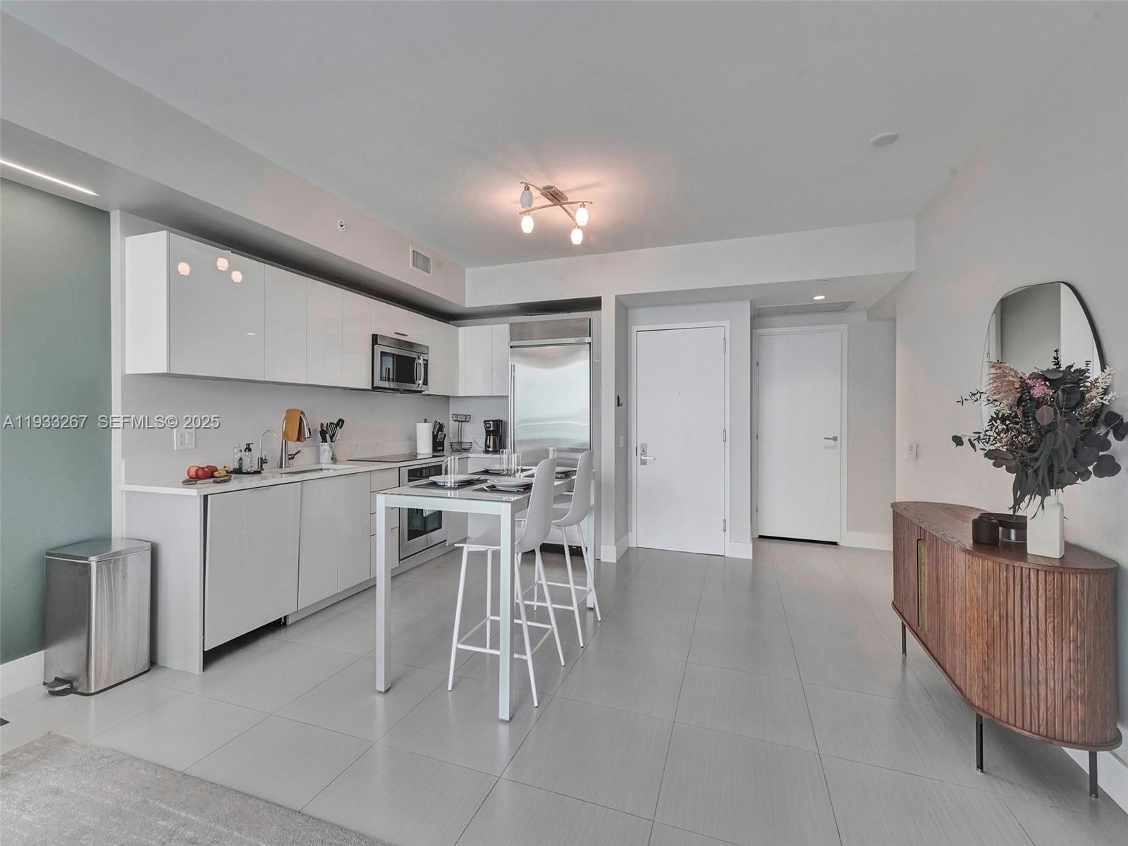 1300 Brickell Bay Dr #2109, Miami FL 33131