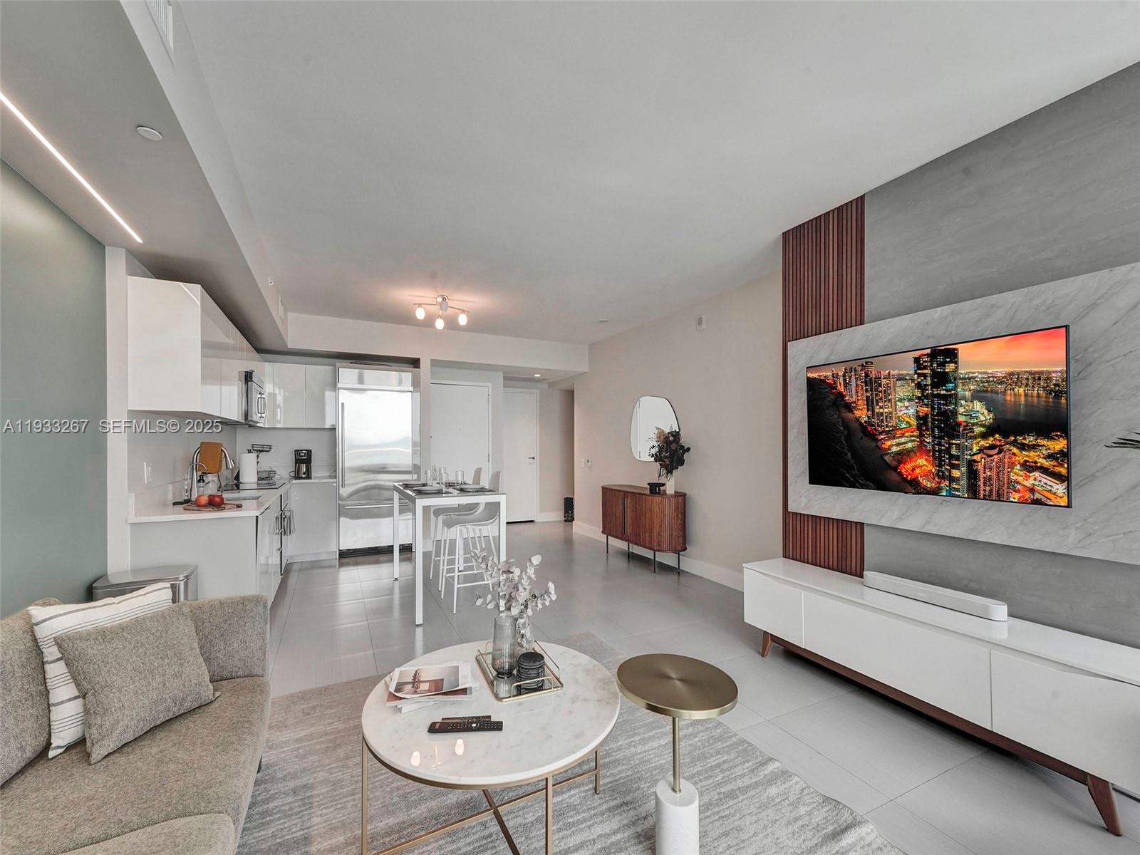 1300 Brickell Bay Dr #2109, Miami FL 33131