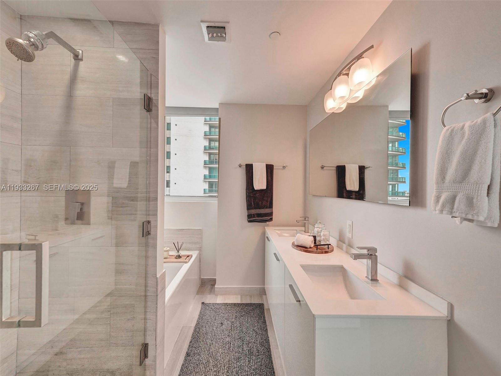 1300 Brickell Bay Dr #2109, Miami FL 33131
