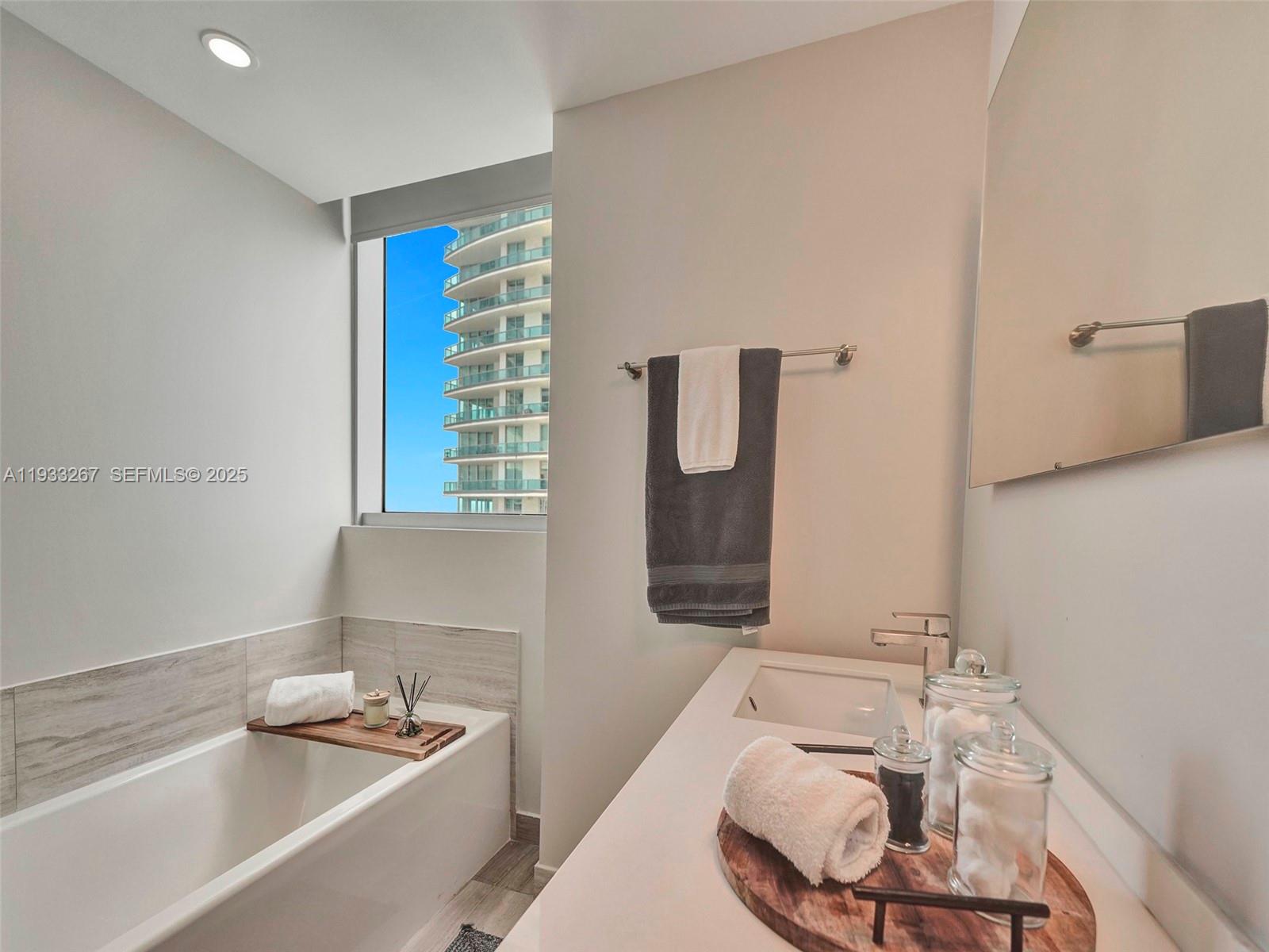 1300 Brickell Bay Dr #2109, Miami FL 33131