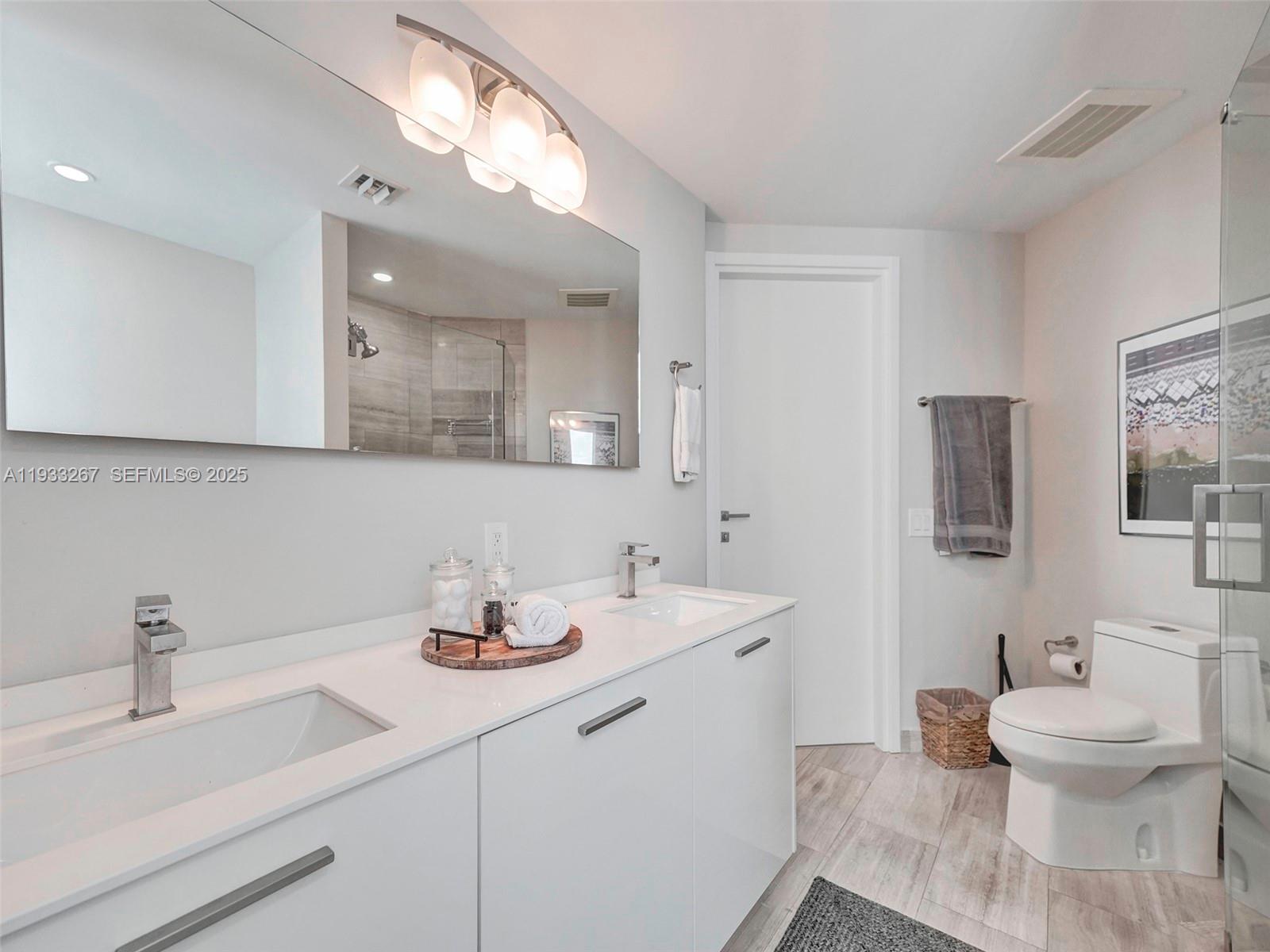 1300 Brickell Bay Dr #2109, Miami FL 33131