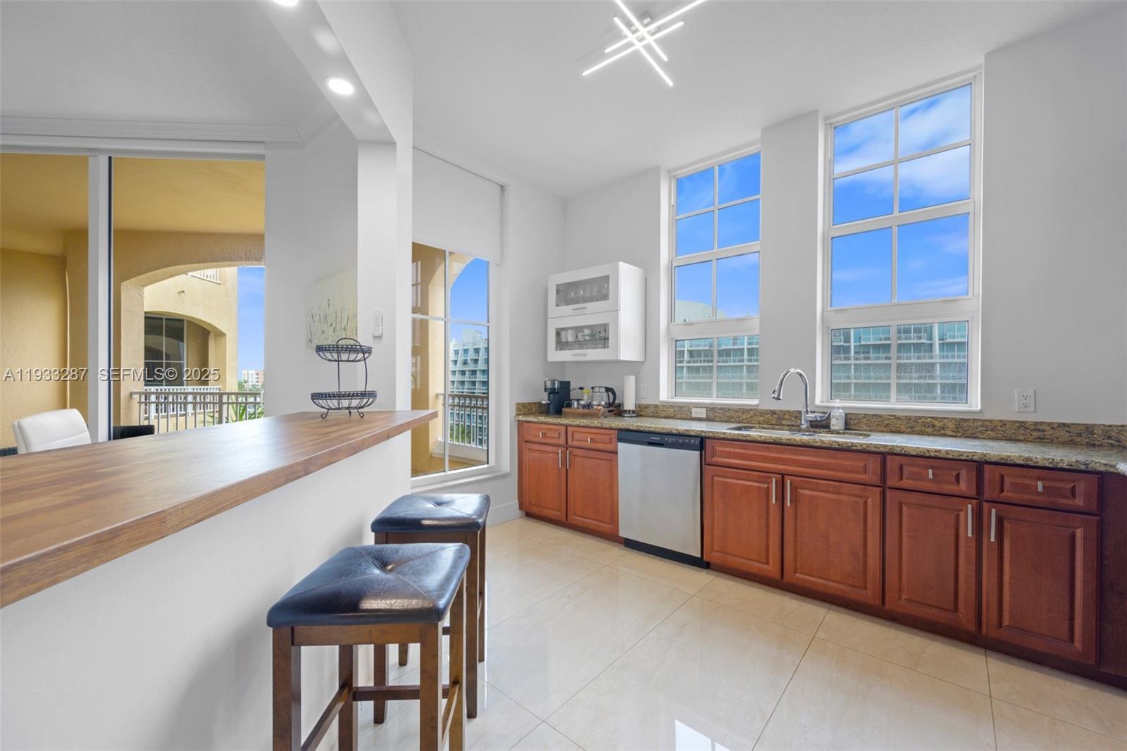 3001 NE 185th St #613, Aventura FL 33180