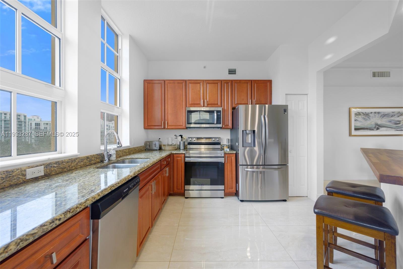 3001 NE 185th St #613, Aventura FL 33180