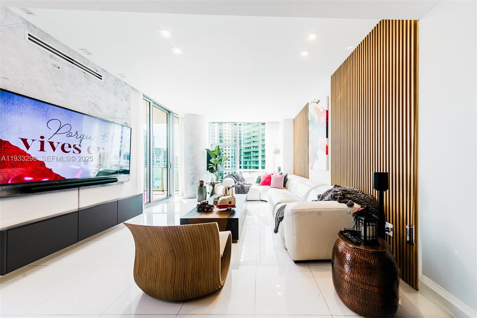 851 NE 1st Ave #2111, Miami FL 33132
