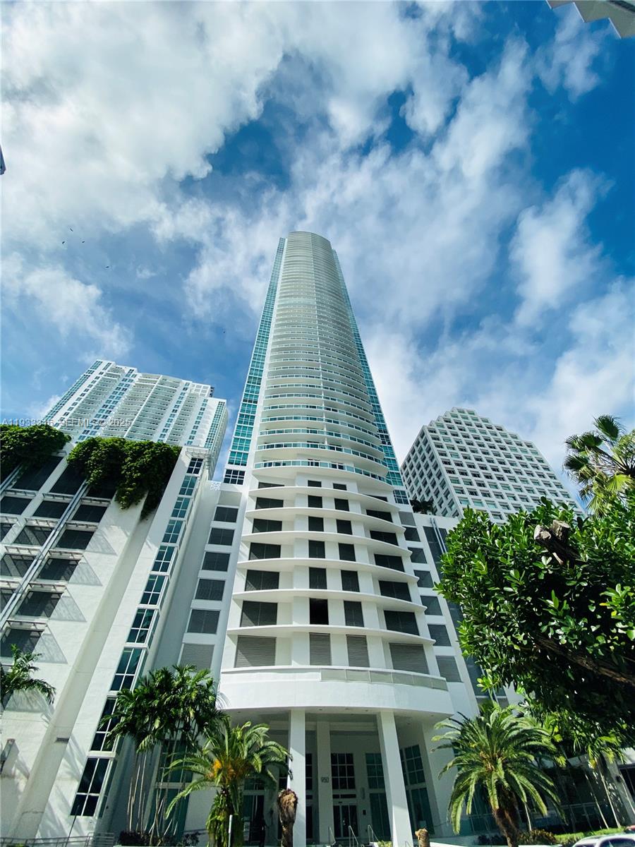 950 Brickell Bay Dr #2601, Miami FL 33131